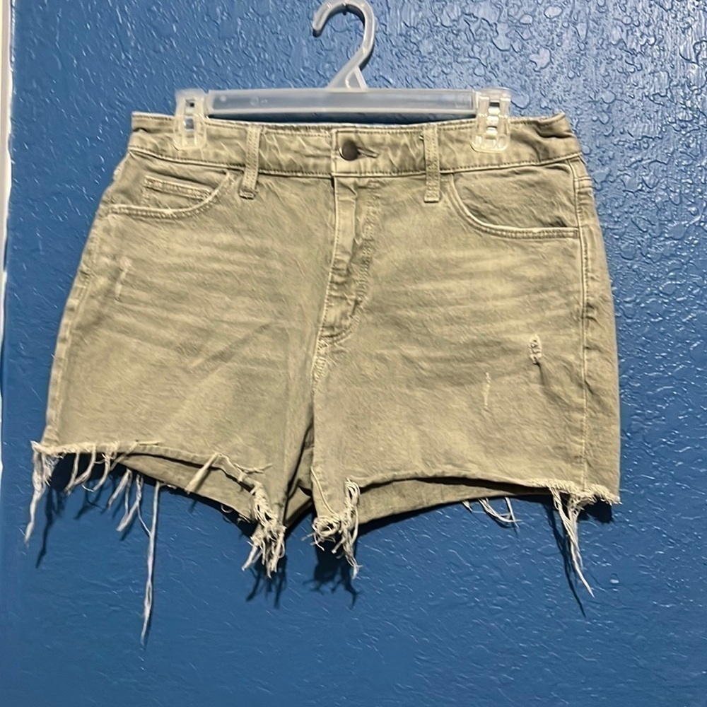 Universal Trends shorts size 8